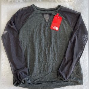 The New North face shirt, size S